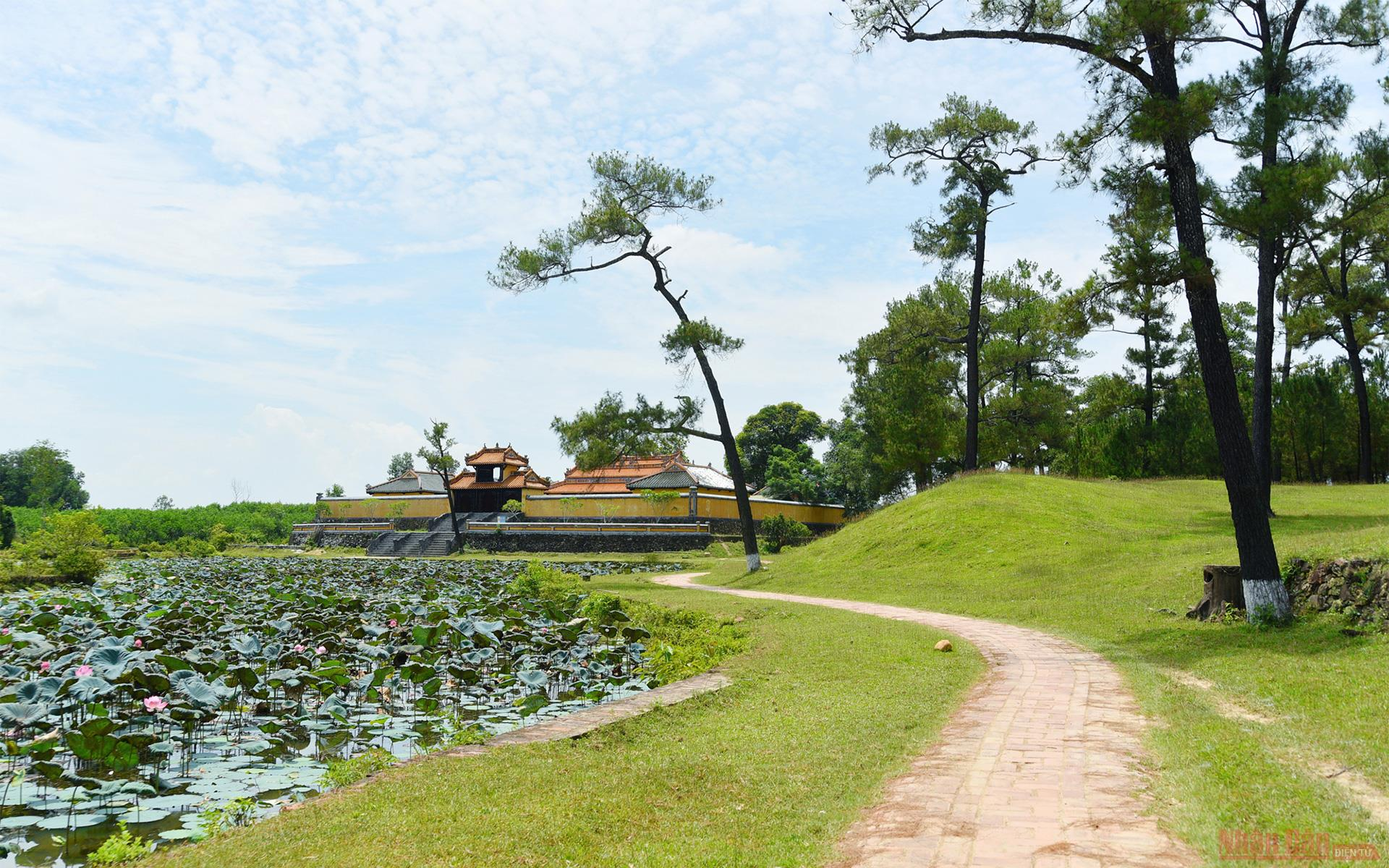 Gia Long Tomb, the solemn resting place of Nguyen Dynasty’s first Emperor 1827 23